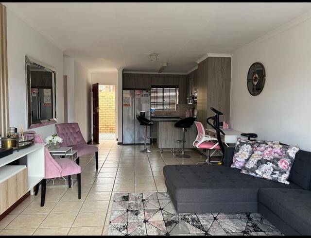 2 BEDROOM TOWNHOUSE FOR SALE IN THE REEDS